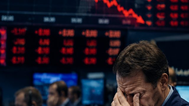 Market Decline: Tech Sell-Off Hits S&P 500 and Global Indices Hard