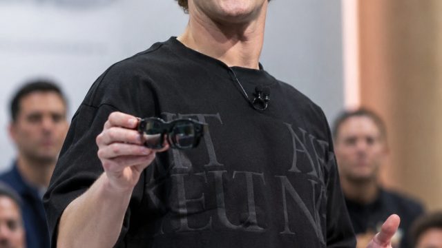 Meta Unveils Affordable Smart Glasses, Ushering in New Wearable Era